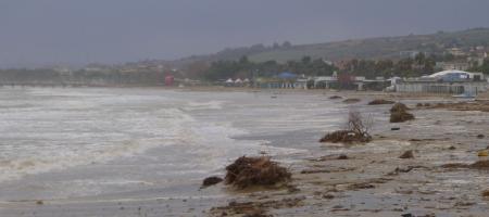 spiaggia-mareggiata.jpg